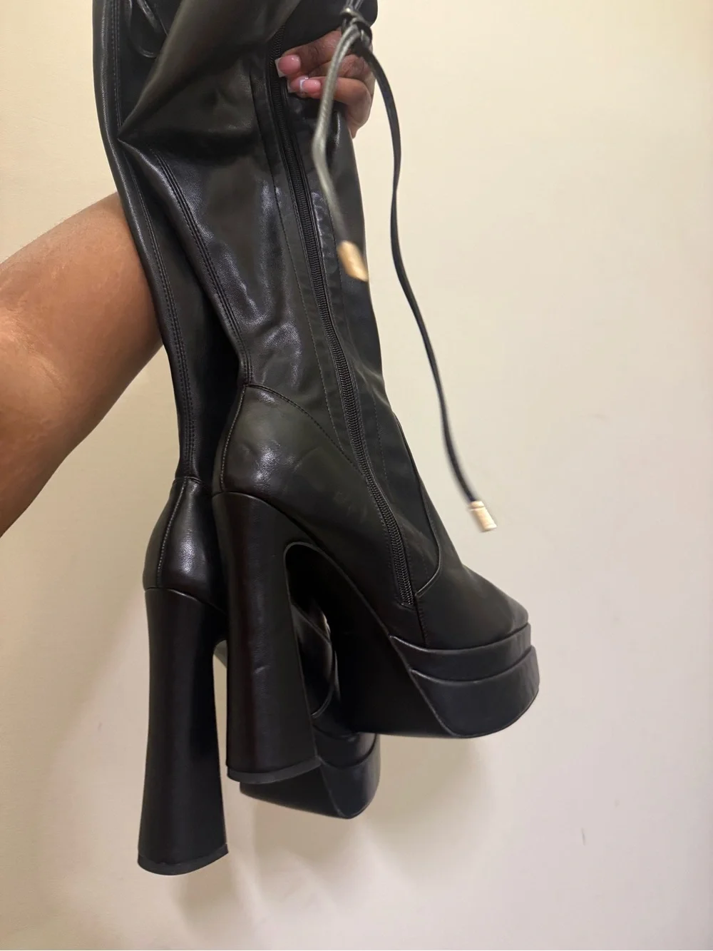 Women's Black Platform Knee-High Boots - Sleek High Heel